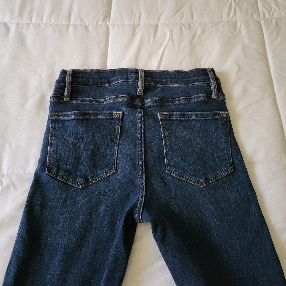 Frame Le Skinny De Jeanne Slit Rivet Raw-edge Jeans in Fayette - Picture 4 of 9